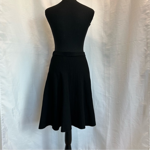 Black knit A-line mini skirt Sz M classy flowy stretchy pull-on - Picture 7 of 14